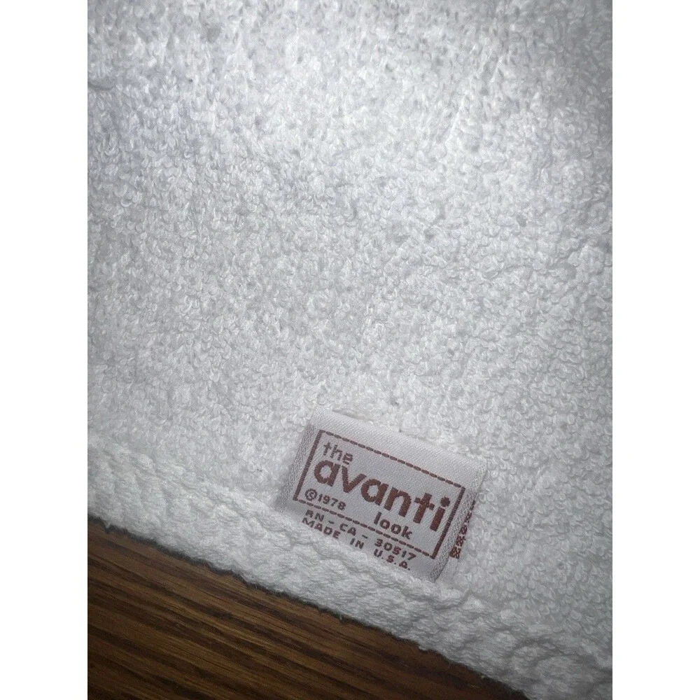 Avanti hand towel white rectangle cotton yellow floral ruffle USA 1978 Vintage